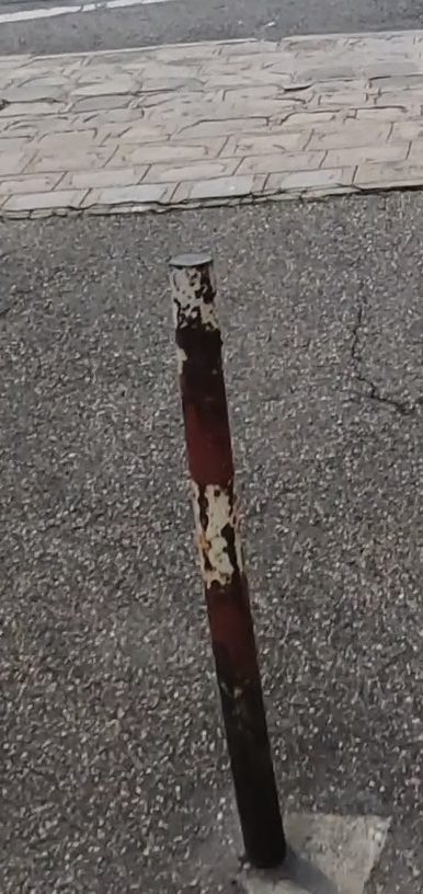 Exemple relevé : Potelet abîmé