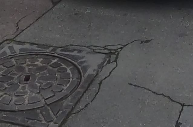 Exemple relevé : Plaque d'égout abîmée