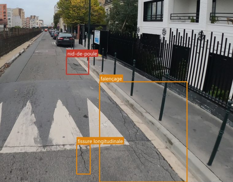 Chaussée : nid-de-poule et fissures longitudinales entourés et étiquetés.